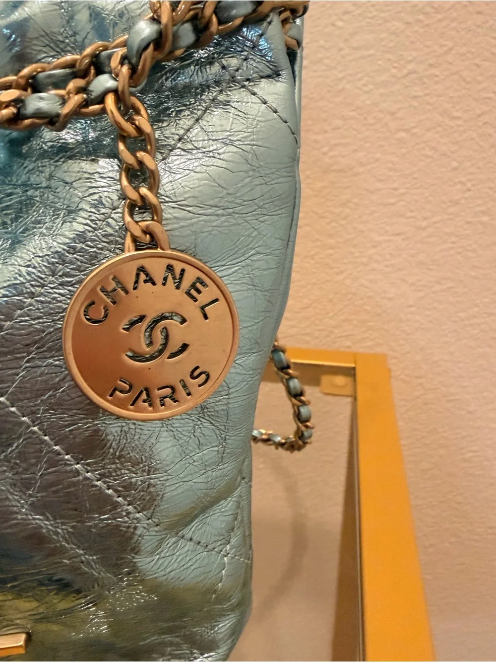 CHANEL Metallic Calfskin Quilted Mini Chanel 22 Blue - Picture 5 of 10